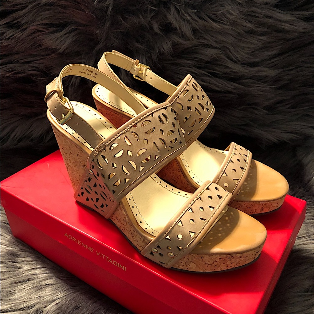 Adrienne Vittadini- Countiss #wedge #tan #gold